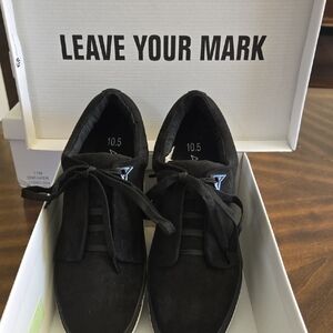 ALO Yoga Men's Black Sneakers